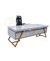 Nova Executive Table