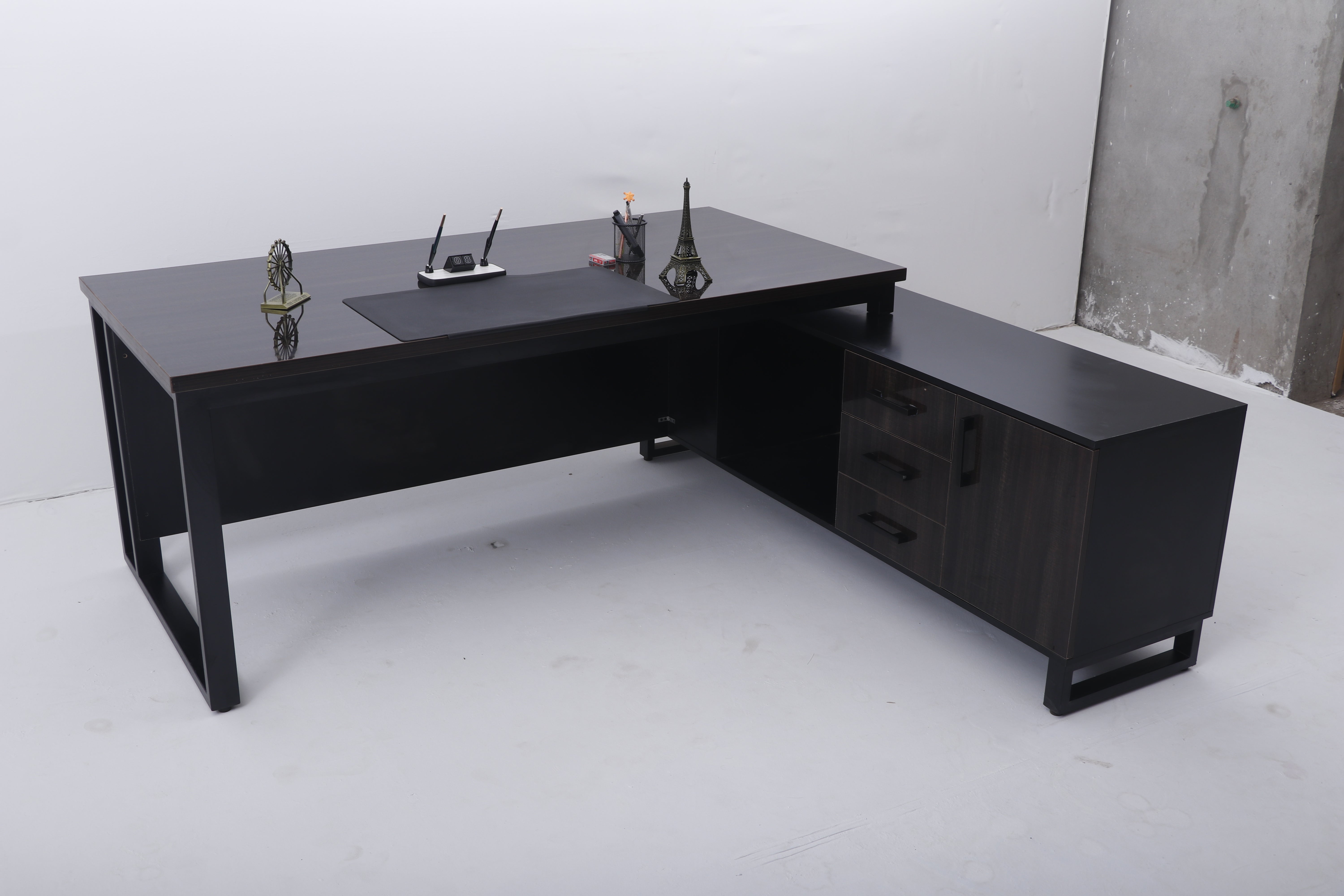 FREEDOM EXECUTIVE TABLE
