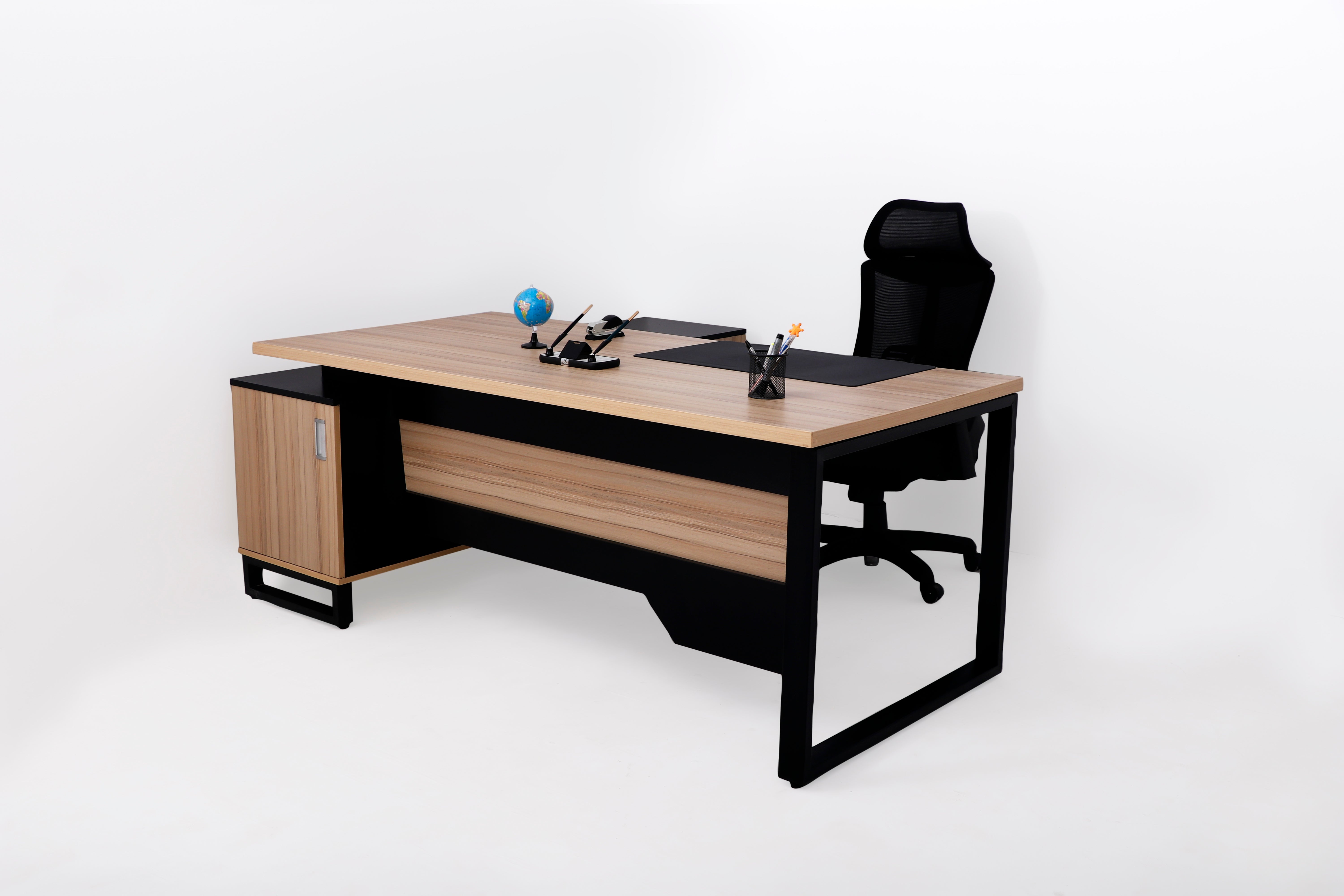 MOMENTOM EXECUTIVE TABLE